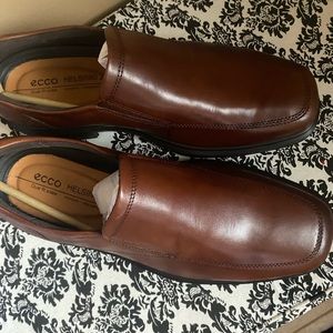 Brown dress shoe